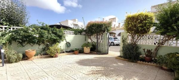 Chalet adosado en calle Pintor Botí, 2