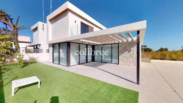 Casa independiente en avenida Torrevieja Mz Ii