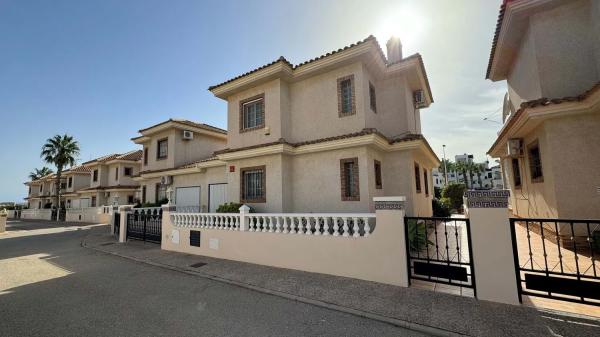 Chalet en Barrio Lomas de Cabo Roig-Los Dolses