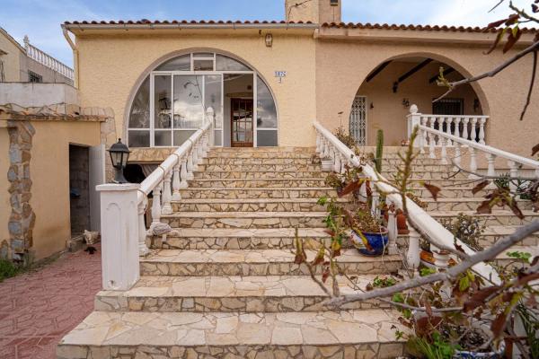 Chalet pareado en calle Cabo de Palos