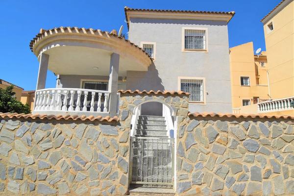 Casa independiente en calle Limón