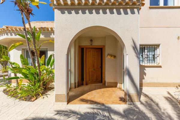 Casa independiente en calle de la Ensenada