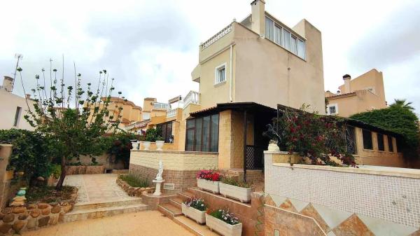 Casa independiente en calle Ubeda