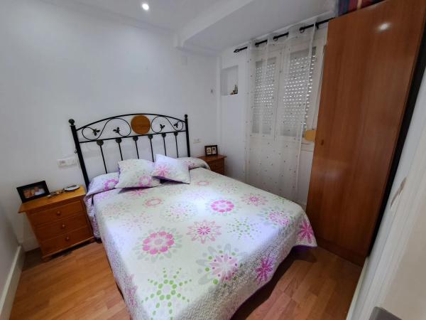 Chalet adosado en calle Claveles, 21