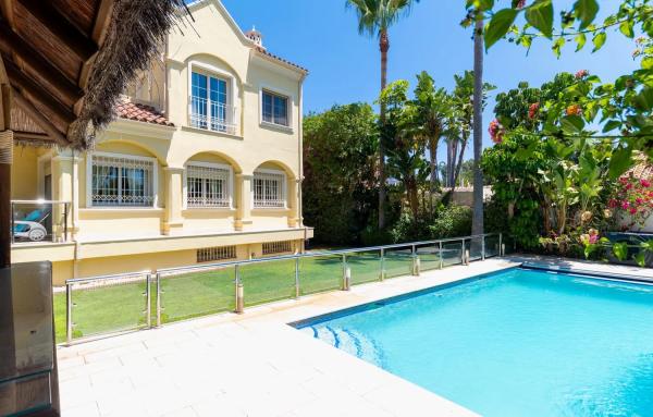 Casa independiente en Urbanización Cortijo Blanco