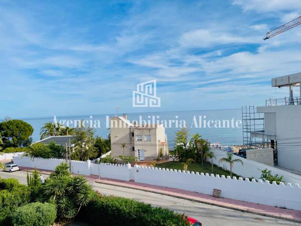 Casa independiente en avenida de Cova del Llop Marí