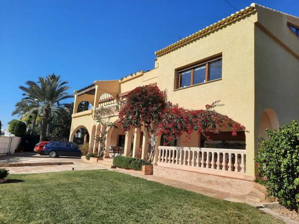 Casa independiente en avenida de la Cova del LLop Marí