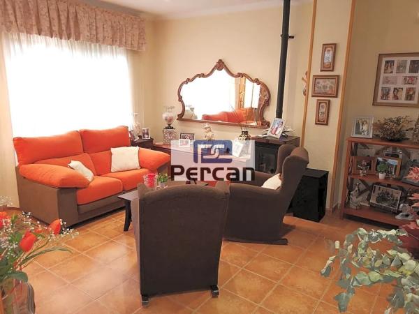 Chalet pareado en calle Creu de Maig