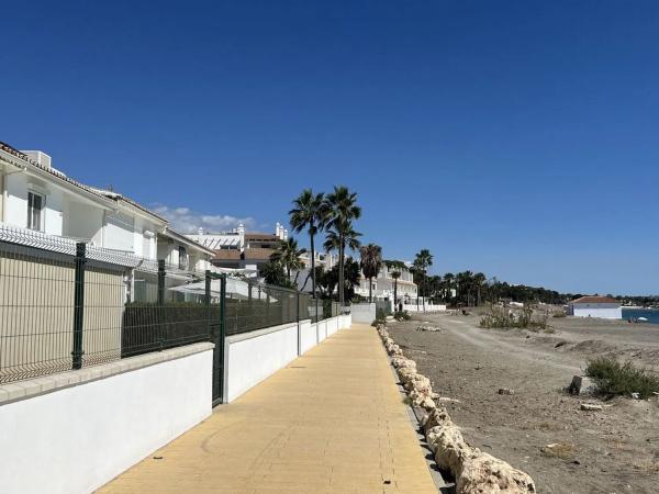 Chalet adosado en calle de la Proa