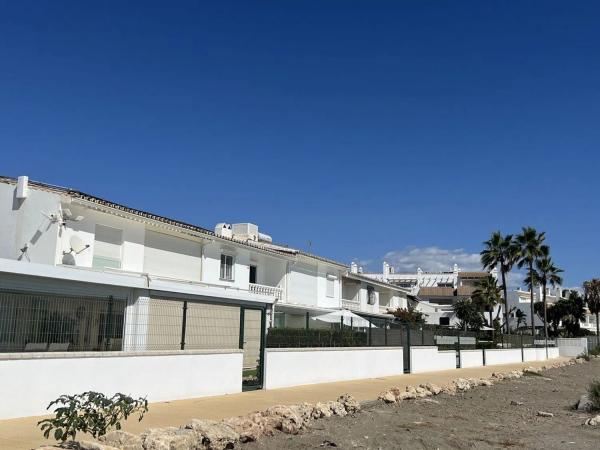 Chalet adosado en calle de la Proa