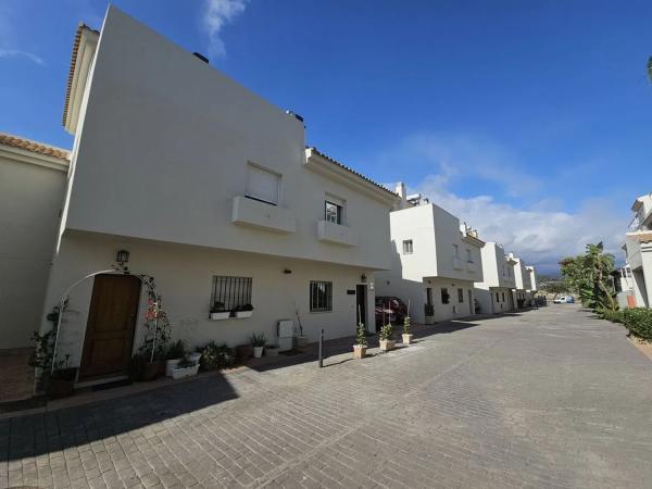 Chalet adosado en camino de los Molinos