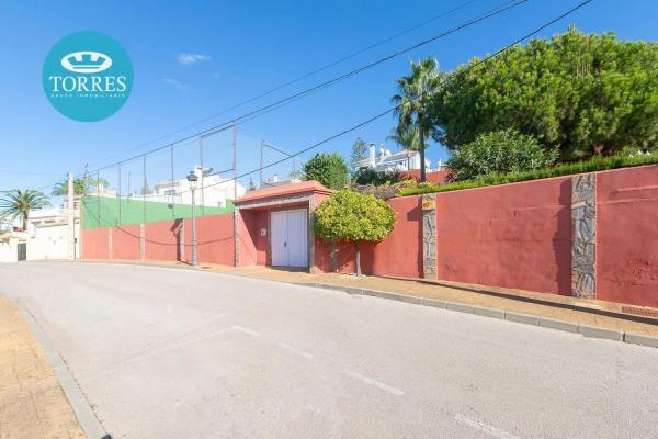 Casa independiente en avenida del Carmen