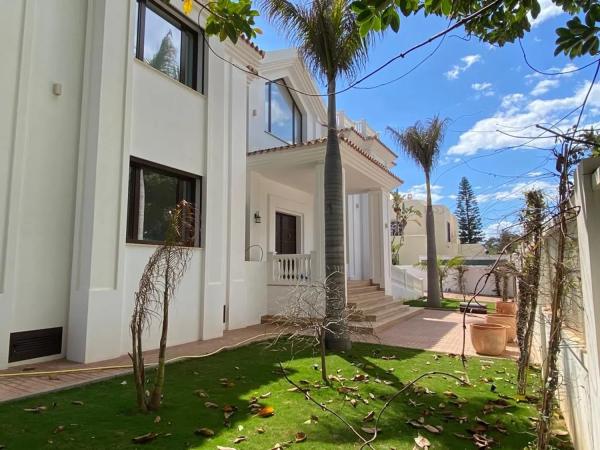 Casa independiente en calle Guadalmina Baja