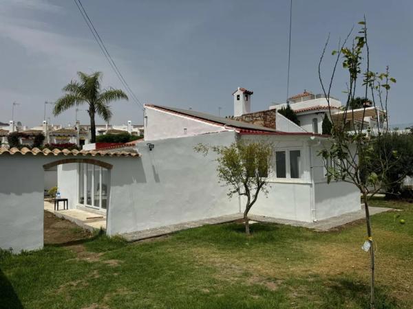 Casa independiente en calle Josefina Samper