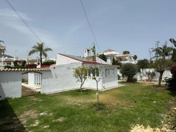 Casa independiente en calle Josefina Samper