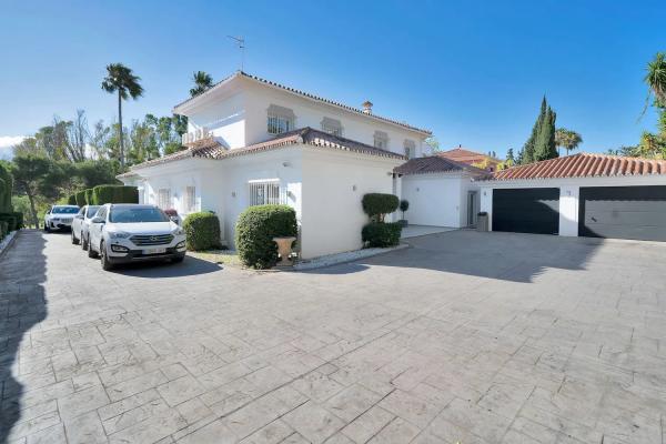 Casa independiente en avenida de la Gardenia