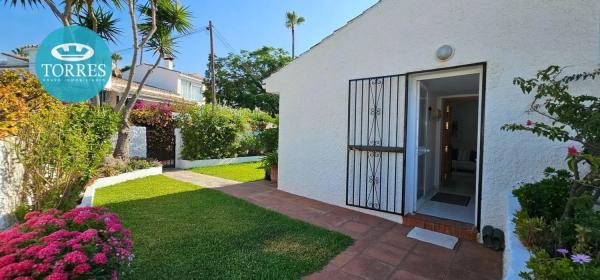 Casa independiente en calle Miami