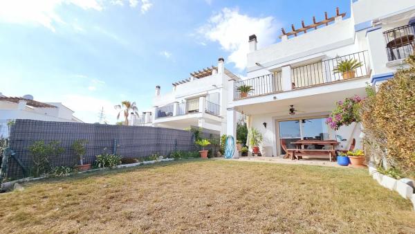 Chalet pareado en calle Alvaro de Bazán