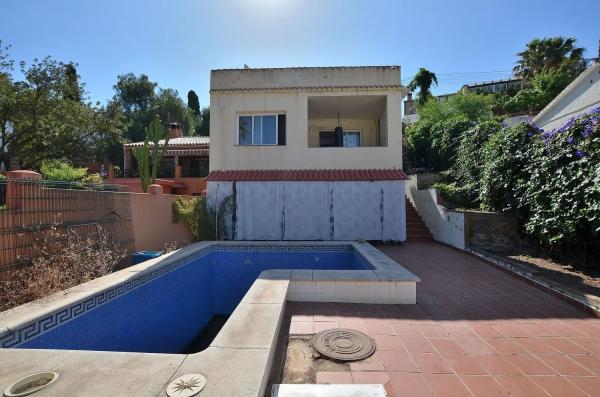 Chalet pareado en calle Agustína de Aragón