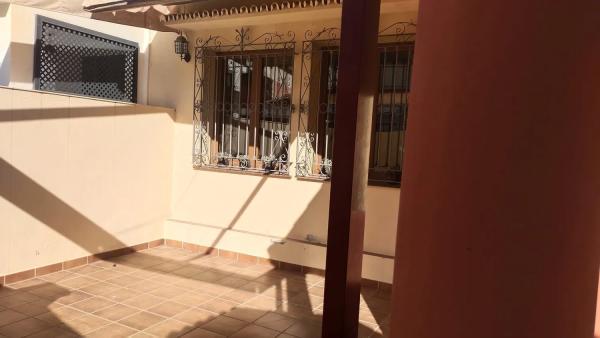 Chalet pareado en calle Antequera