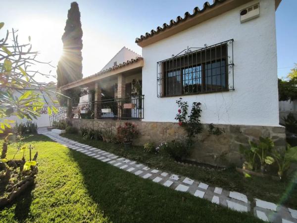 Casa independiente en avenida de la Constitución