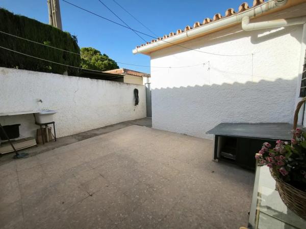 Casa independiente en avenida de la Constitución