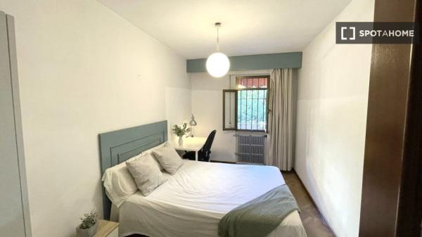 Room for rent in 10-bedroom apartment in Centro, Seville