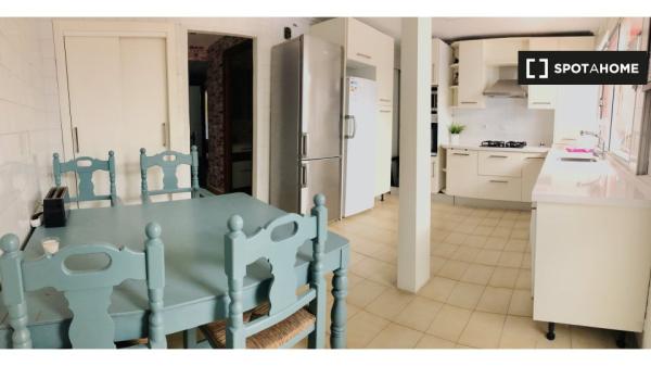 Room for rent in 10-bedroom apartment in Centro, Seville