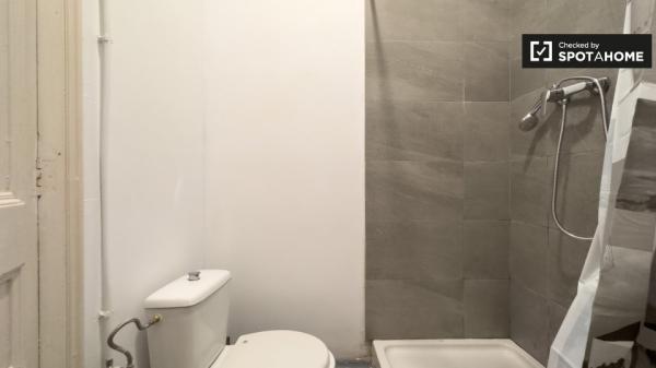 Room for rent in 6-bedroom apartment in Barcelona