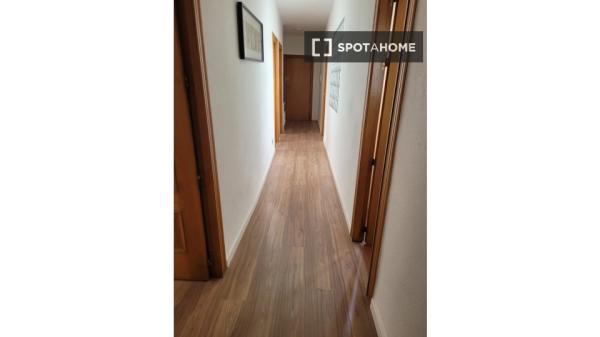 Room in shared apartment in Murcia