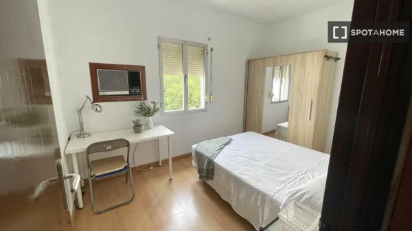 Room in shared apartment in Sevilla