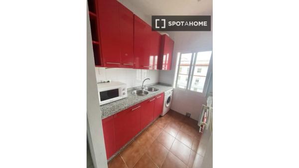 Room in shared apartment in Sevilla