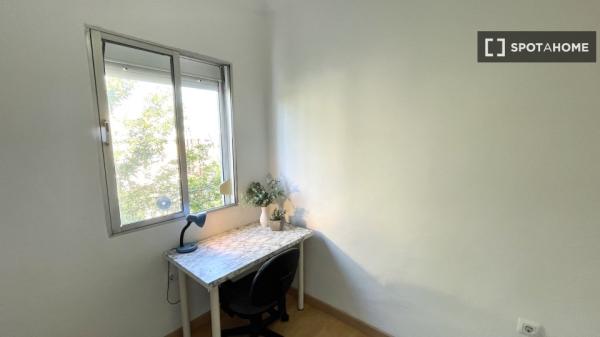 Room in shared apartment in Sevilla