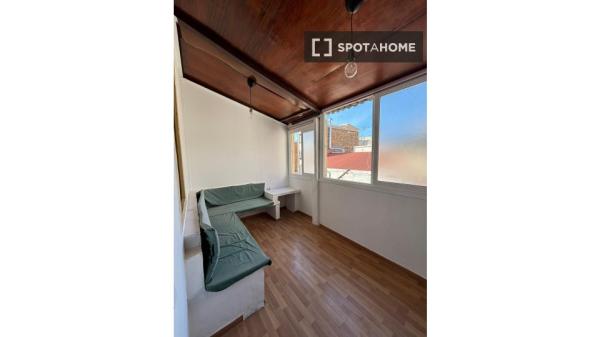 Habitación en piso compartido en barcelona.