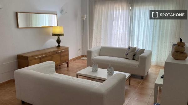 Apartamento de 3 habitaciones en alquiler en Las Salinas