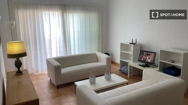 Apartamento de 3 habitaciones en alquiler en Las Salinas