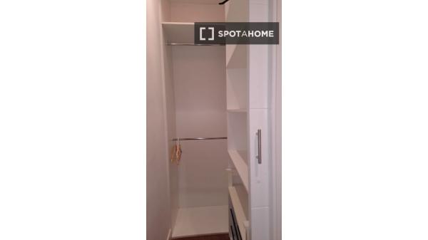 Apartamento de 2 dormitorios en Centro, Madrid