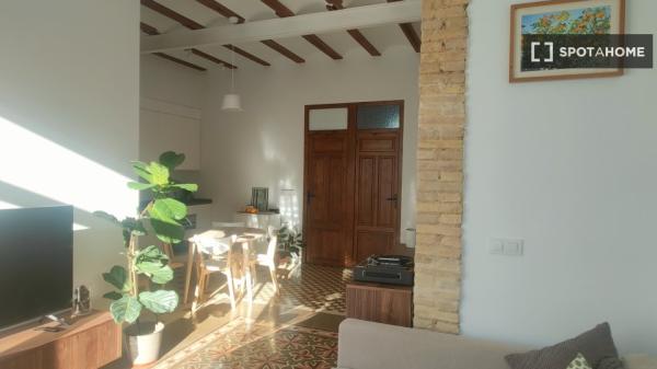 Whole 2 bedrooms apartment in València