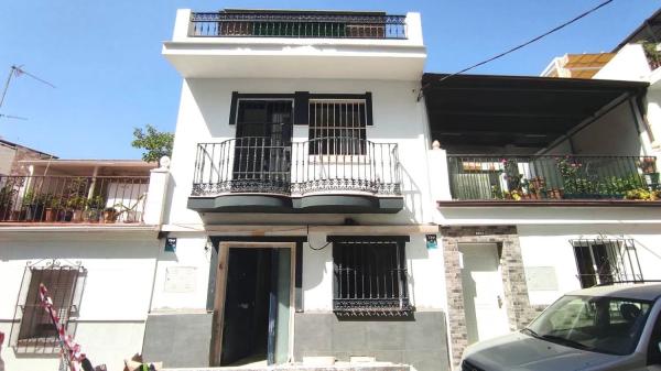 Chalet adosado en calle Velarde