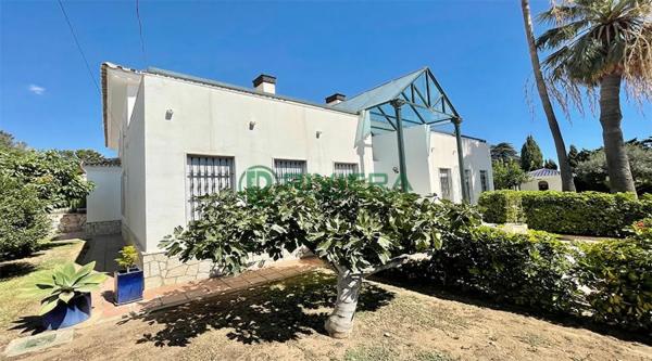 Casa independiente en avenida Imperio Argentina