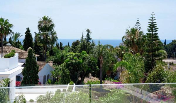 Casa independiente en Lomas de Puente Romano, 16