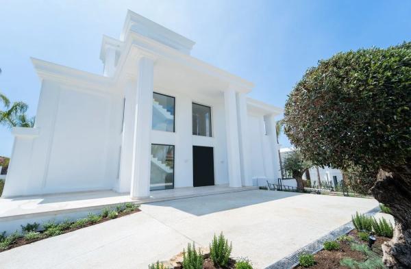 Casa independiente en Lomas de Puente Romano, 16