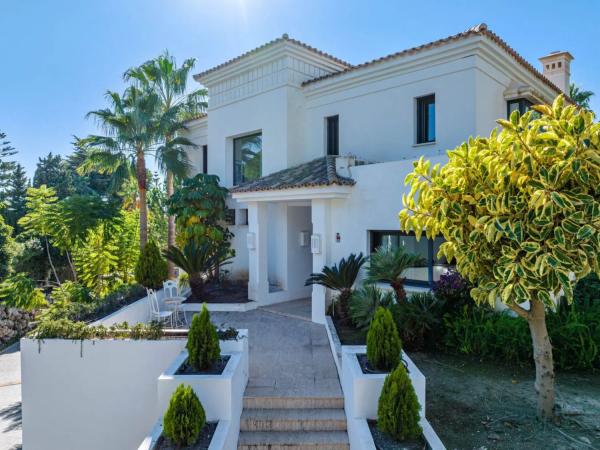 Casa independiente en Lugar Urbanizacion Lomas de Marbella Club, 75