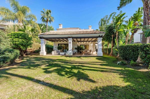 Casa independiente en Lugar Urbanizacion Lomas de Marbella Club, 75