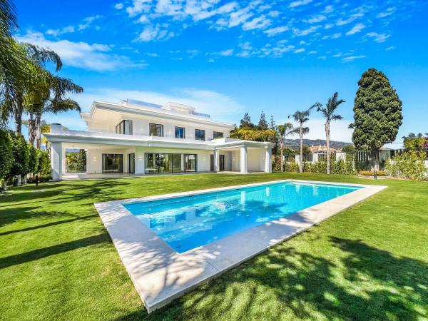 Casa independiente en Urbanización Lomas de Marbella Club, 16