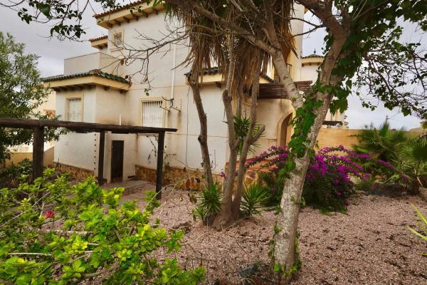 Casa independiente en pozo Blanco, 1