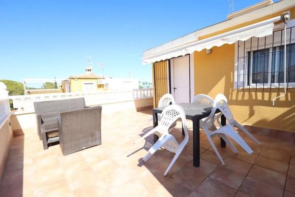 Chalet adosado en calle Alarcon