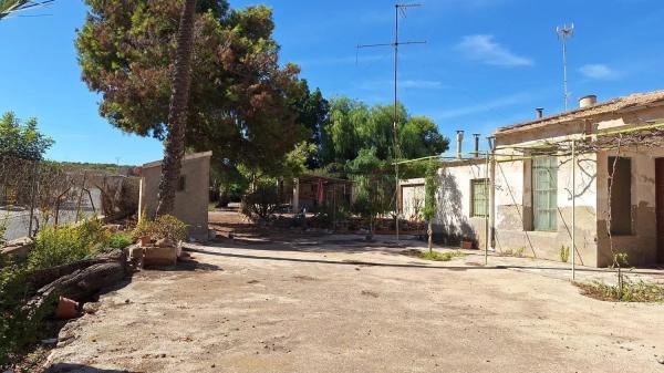 Casa independiente en calle Nuvols