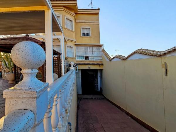 Casa independiente en calle Tabarca