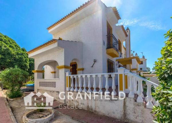 Chalet en Barrio Los Balcones - Los Altos del Edén